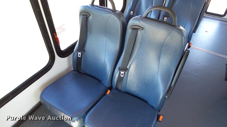 image for item DC1004 2007 Ford E350 Super Duty shuttle bus