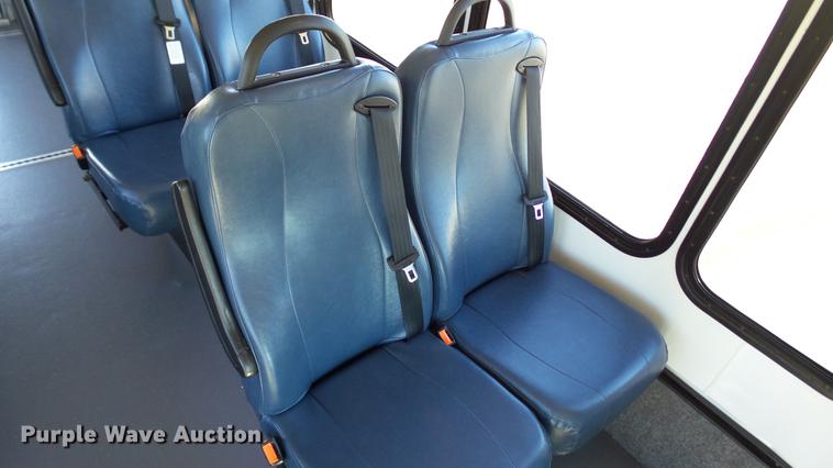 image for item DC1004 2007 Ford E350 Super Duty shuttle bus