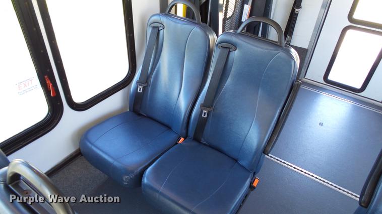 image for item DC1004 2007 Ford E350 Super Duty shuttle bus