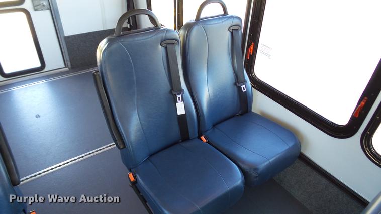 image for item DC1004 2007 Ford E350 Super Duty shuttle bus