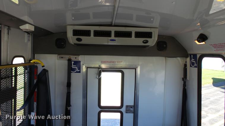 image for item DC1004 2007 Ford E350 Super Duty shuttle bus