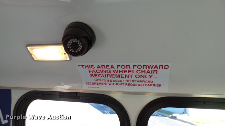 image for item DC1004 2007 Ford E350 Super Duty shuttle bus