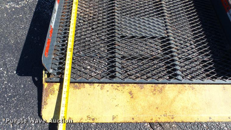 image for item DC1004 2007 Ford E350 Super Duty shuttle bus