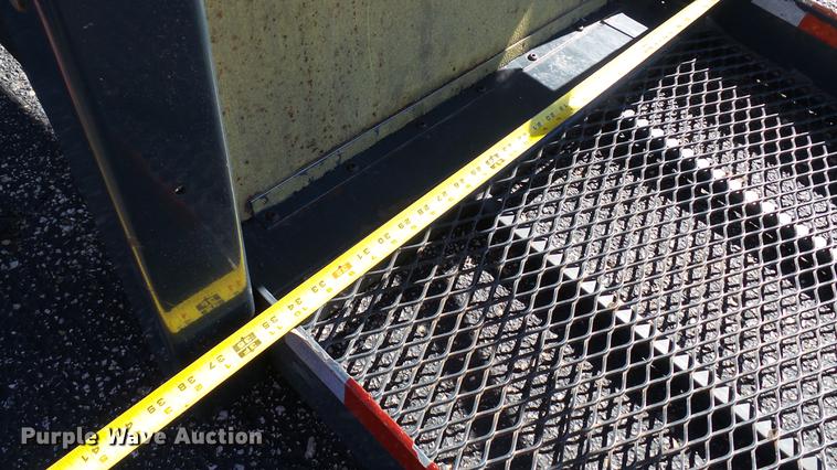 image for item DC1004 2007 Ford E350 Super Duty shuttle bus