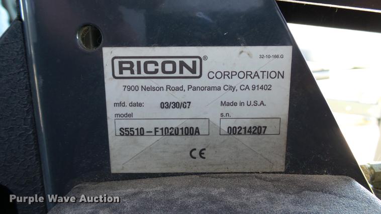 image for item DC1004 2007 Ford E350 Super Duty shuttle bus