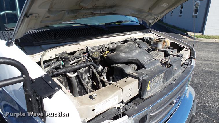 image for item DC1004 2007 Ford E350 Super Duty shuttle bus