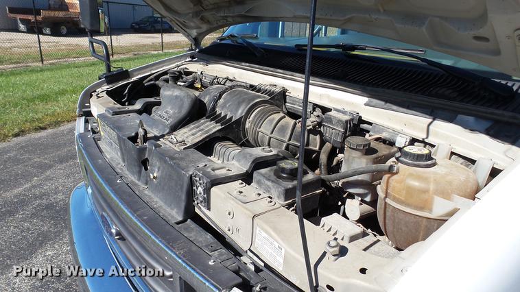 image for item DC1004 2007 Ford E350 Super Duty shuttle bus