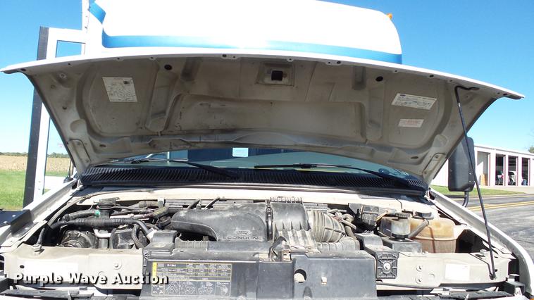 image for item DC1004 2007 Ford E350 Super Duty shuttle bus