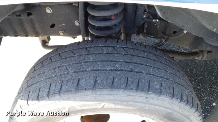 image for item DC1004 2007 Ford E350 Super Duty shuttle bus