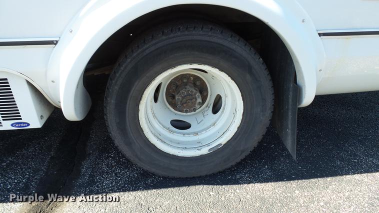 image for item DC1004 2007 Ford E350 Super Duty shuttle bus