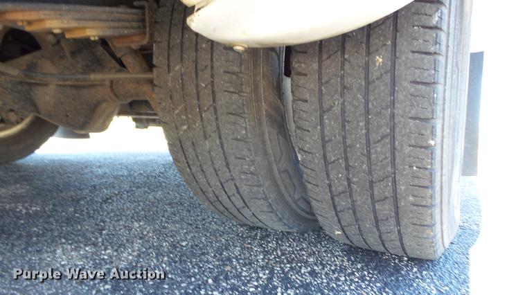 image for item DC1004 2007 Ford E350 Super Duty shuttle bus