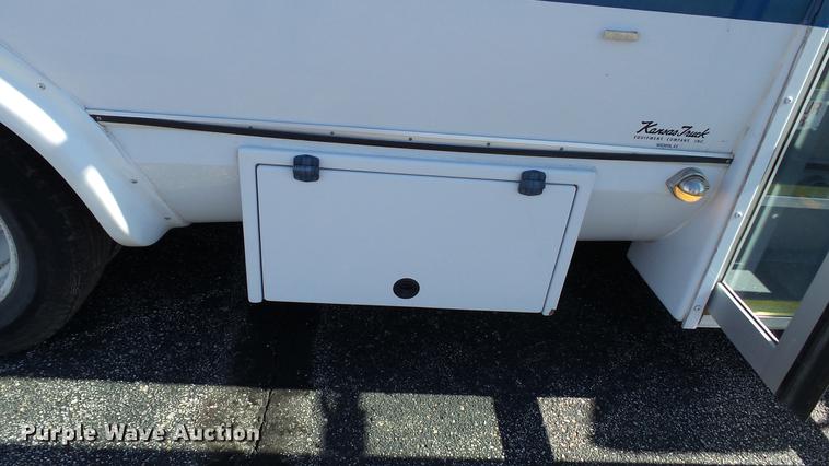 image for item DC1004 2007 Ford E350 Super Duty shuttle bus