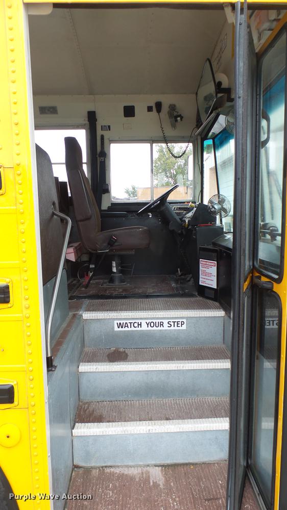 image for item DC1800 1999 International AmTran school bus