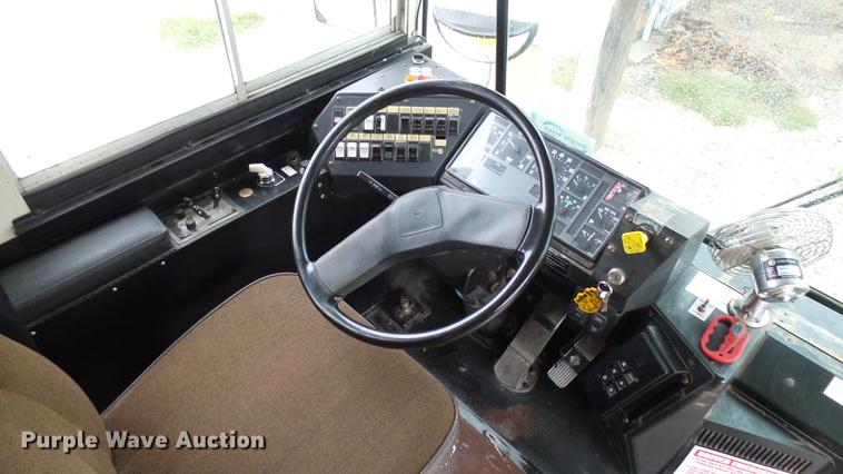 image for item DC1800 1999 International AmTran school bus