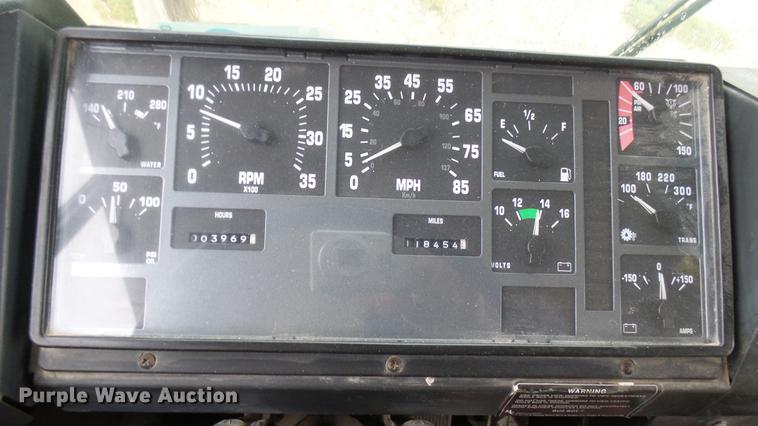 image for item DC1800 1999 International AmTran school bus