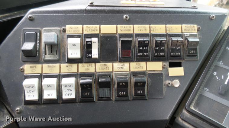 image for item DC1800 1999 International AmTran school bus