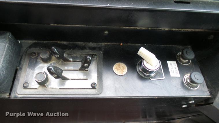 image for item DC1800 1999 International AmTran school bus