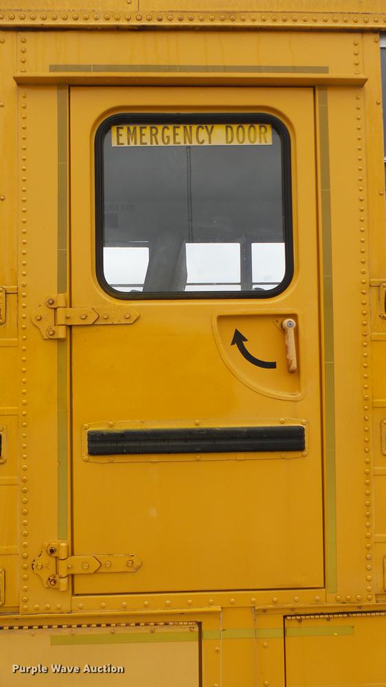 image for item DC1800 1999 International AmTran school bus