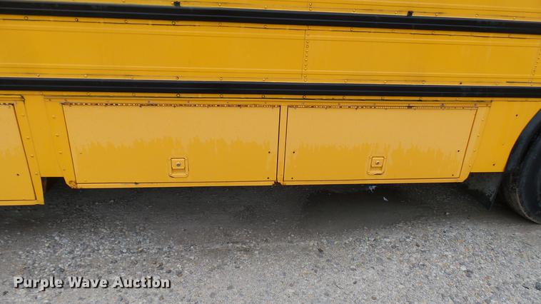 image for item DC1800 1999 International AmTran school bus