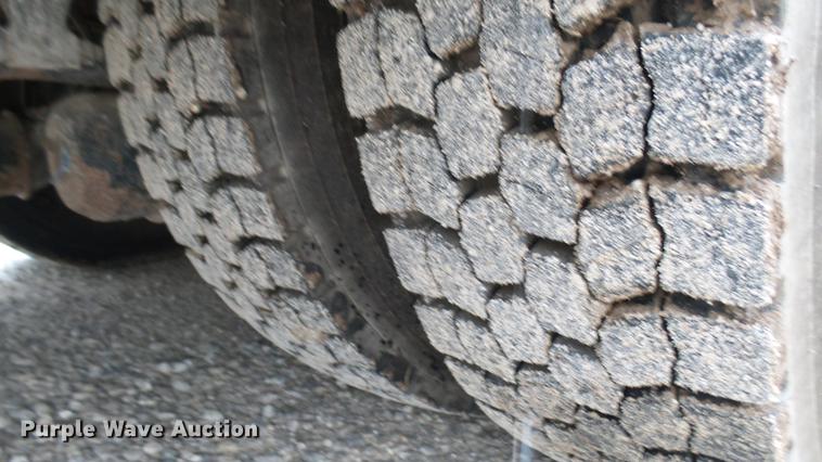 image for item DC1800 1999 International AmTran school bus