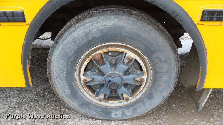 image for item DC1800 1999 International AmTran school bus