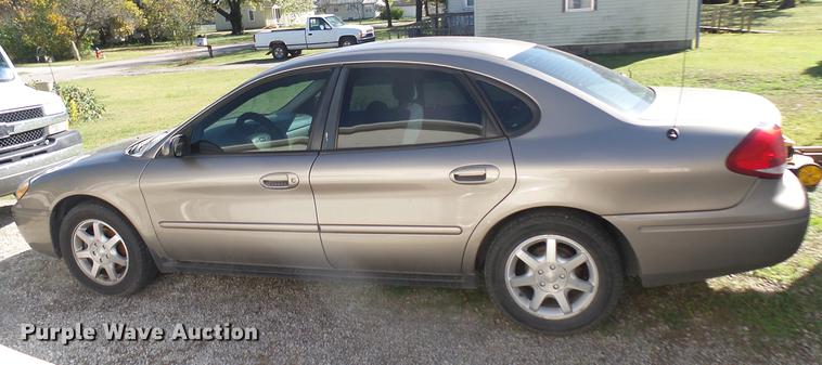 image for item DC1832 2005 Ford Taurus