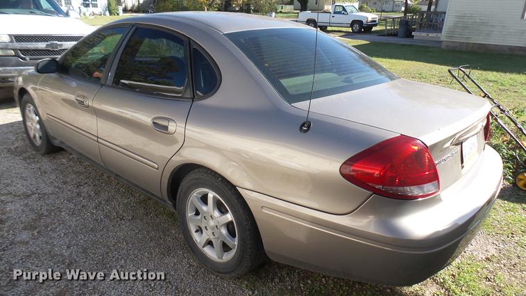 image for item DC1832 2005 Ford Taurus