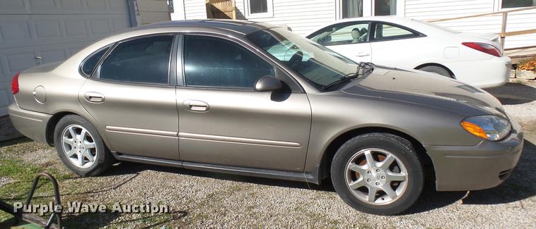 image for item DC1832 2005 Ford Taurus