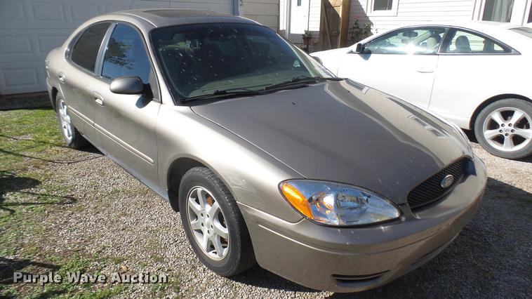 image for item DC1832 2005 Ford Taurus