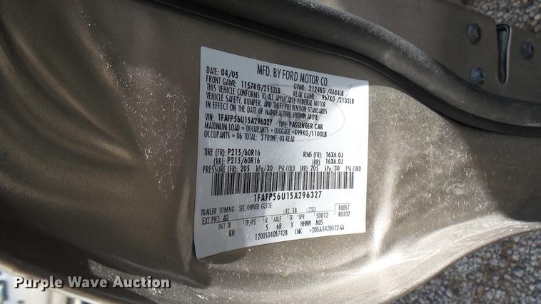 image for item DC1832 2005 Ford Taurus
