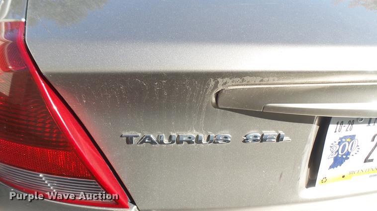 image for item DC1832 2005 Ford Taurus