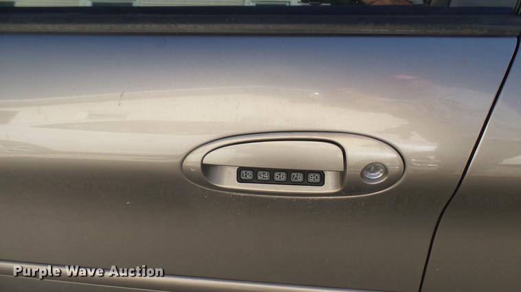 image for item DC1832 2005 Ford Taurus