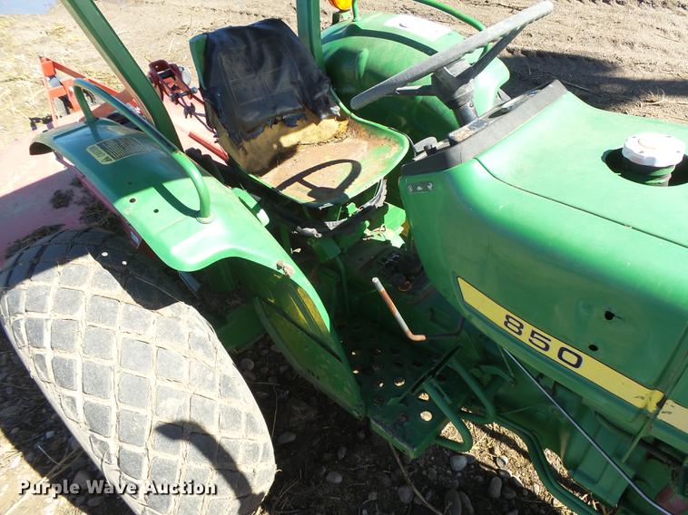 image for item DC3797 1979 John Deere 850 tractor