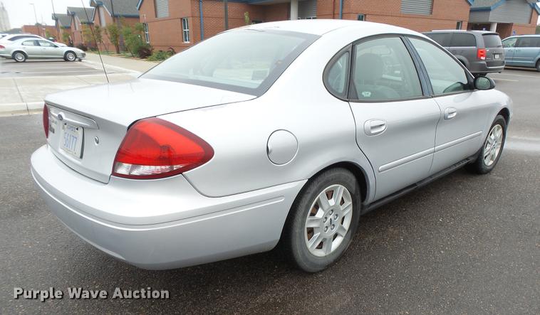 image for item DC3807 2006 Ford Taurus SE