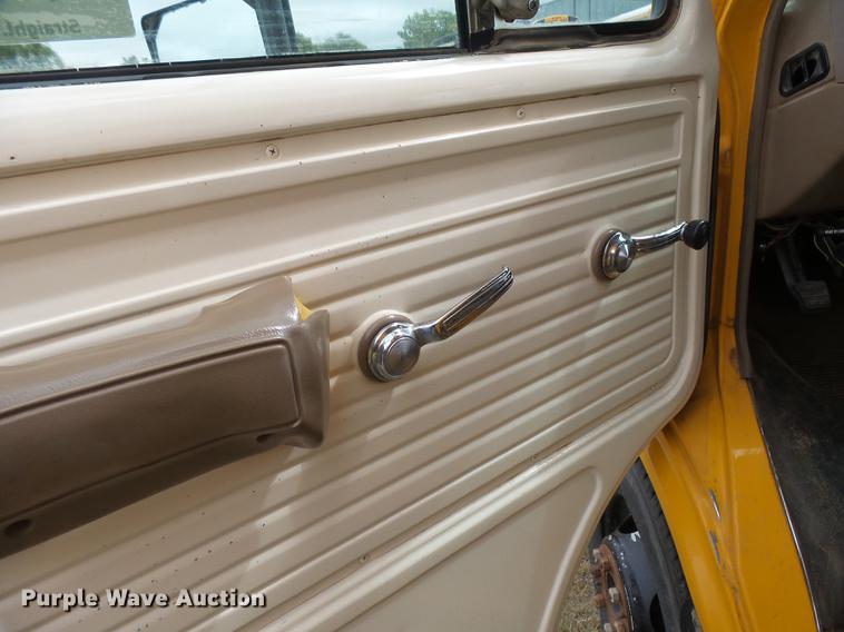 image for item DC3824 1996 Chevrolet G30 school bus