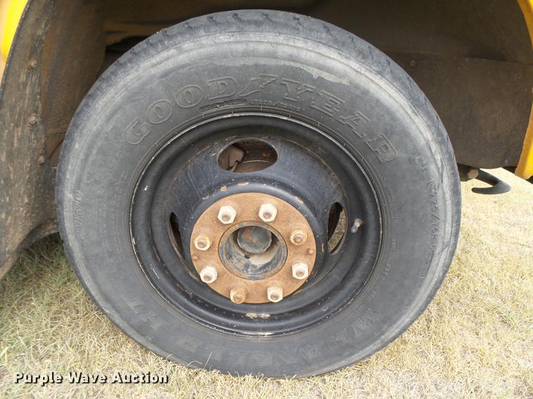 image for item DC3824 1996 Chevrolet G30 school bus