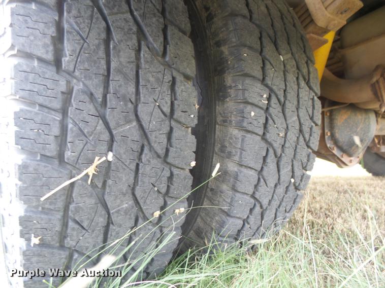 image for item DC3824 1996 Chevrolet G30 school bus