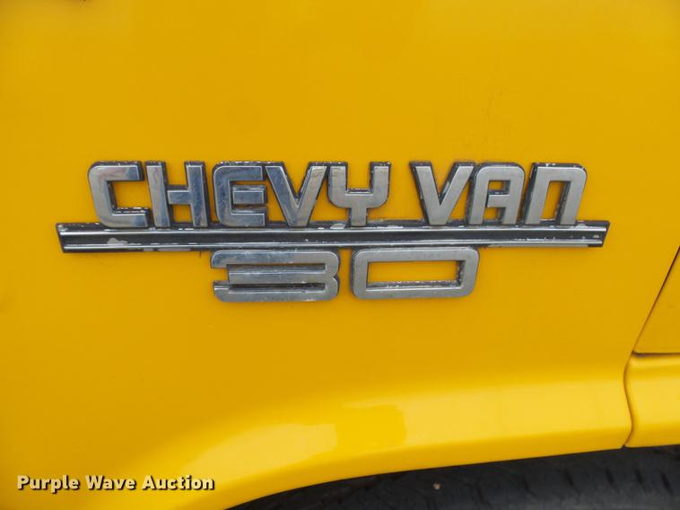 image for item DC3824 1996 Chevrolet G30 school bus