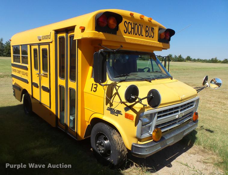 image for item DC3846 1990 Chevrolet G30 school bus