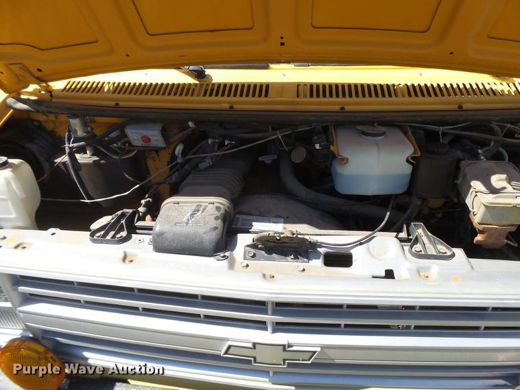 image for item DC3846 1990 Chevrolet G30 school bus