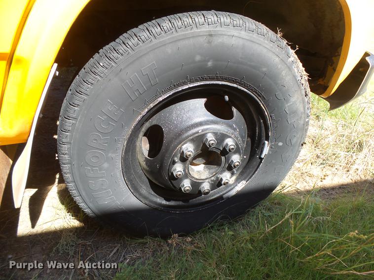 image for item DC3846 1990 Chevrolet G30 school bus