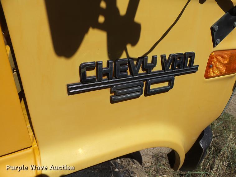image for item DC3846 1990 Chevrolet G30 school bus