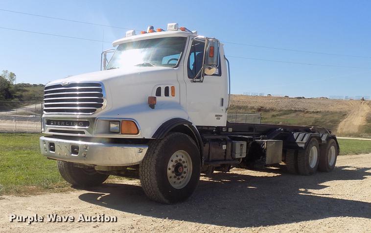 image for item DC4792 2004 Sterling LT9513 roll off truck