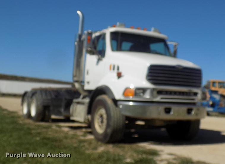 image for item DC4792 2004 Sterling LT9513 roll off truck