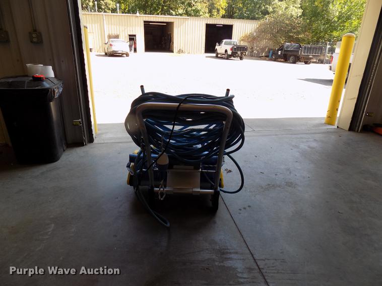 image for item DC4885 Gemini pool vacuum