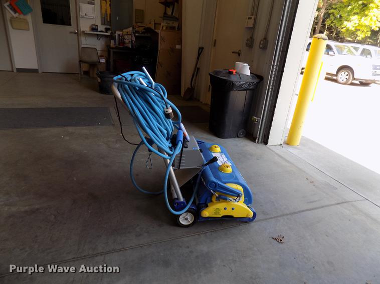 image for item DC4885 Gemini pool vacuum