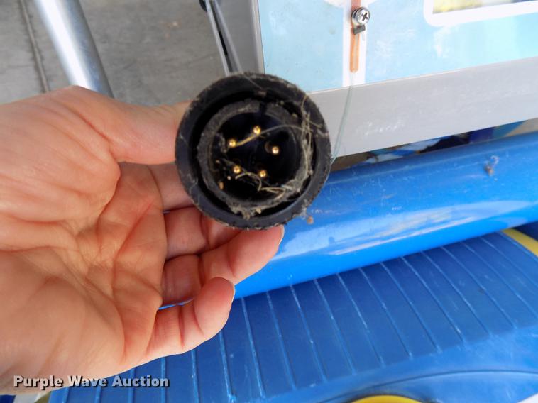 image for item DC4885 Gemini pool vacuum