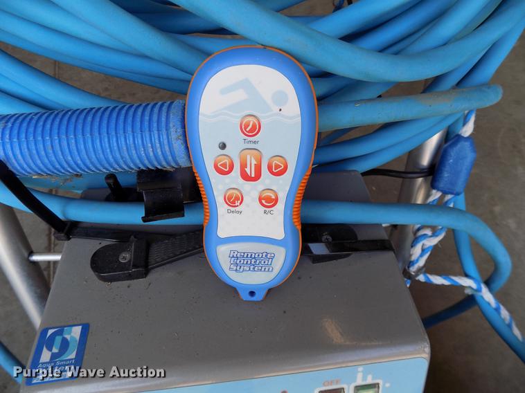 image for item DC4885 Gemini pool vacuum