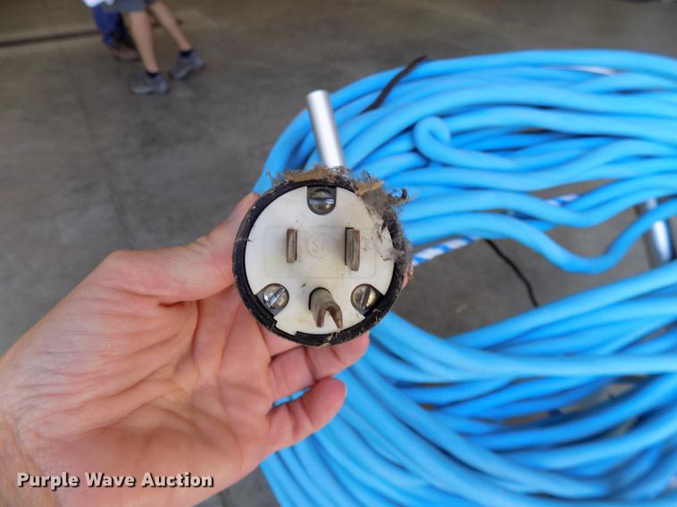 image for item DC4885 Gemini pool vacuum