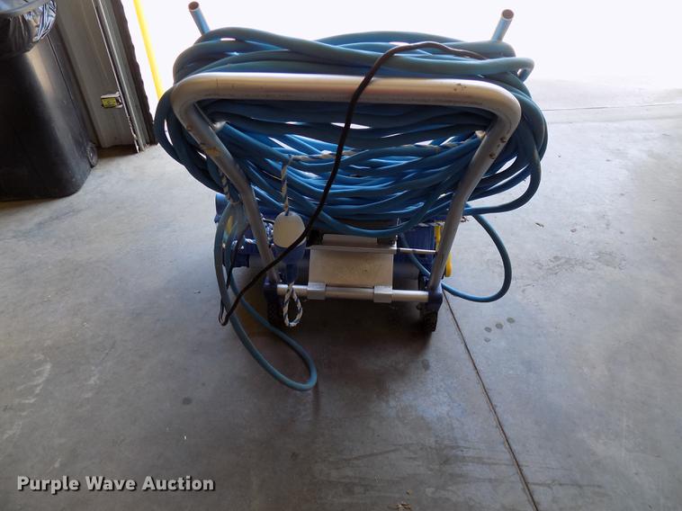 image for item DC4885 Gemini pool vacuum